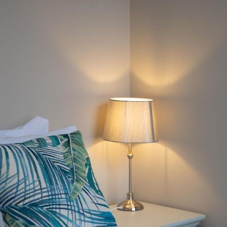 Perfectly Located Central Chester Town House -2Br Екстер'єр фото