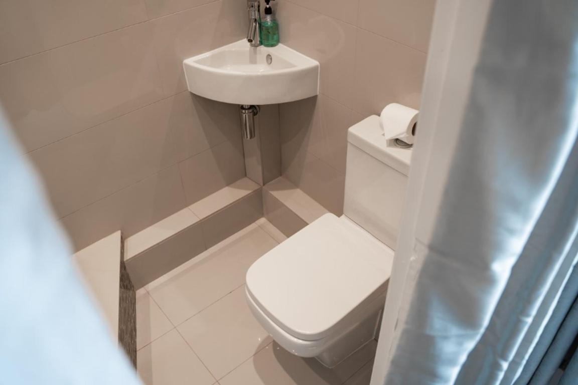 Perfectly Located Central Chester Town House -2Br Екстер'єр фото