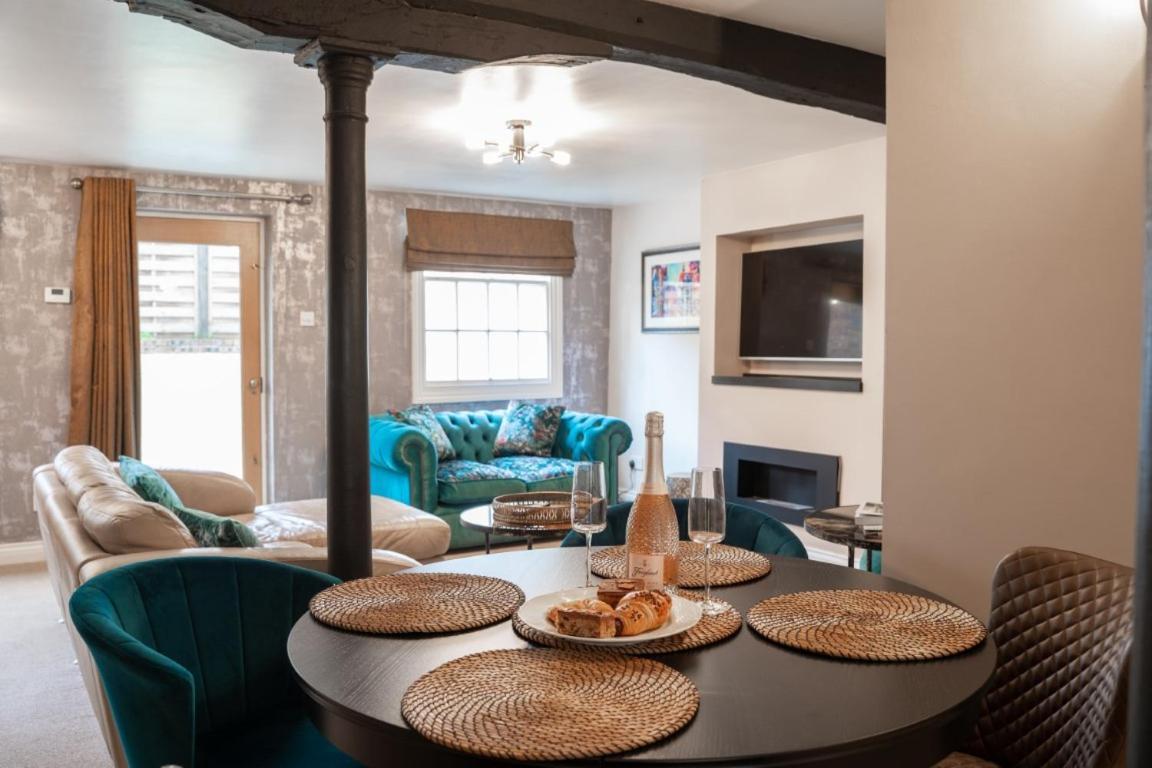 Perfectly Located Central Chester Town House -2Br Екстер'єр фото