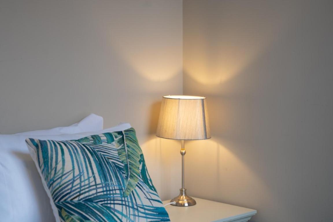 Perfectly Located Central Chester Town House -2Br Екстер'єр фото