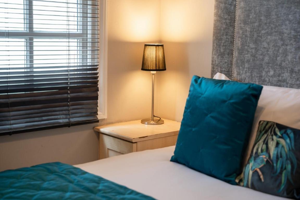 Perfectly Located Central Chester Town House -2Br Екстер'єр фото