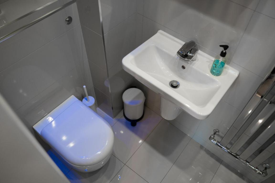Perfectly Located Central Chester Town House -2Br Екстер'єр фото