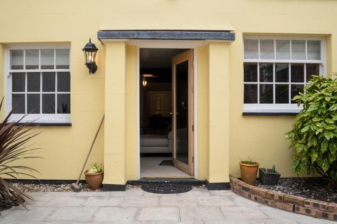 Perfectly Located Central Chester Town House -2Br Екстер'єр фото