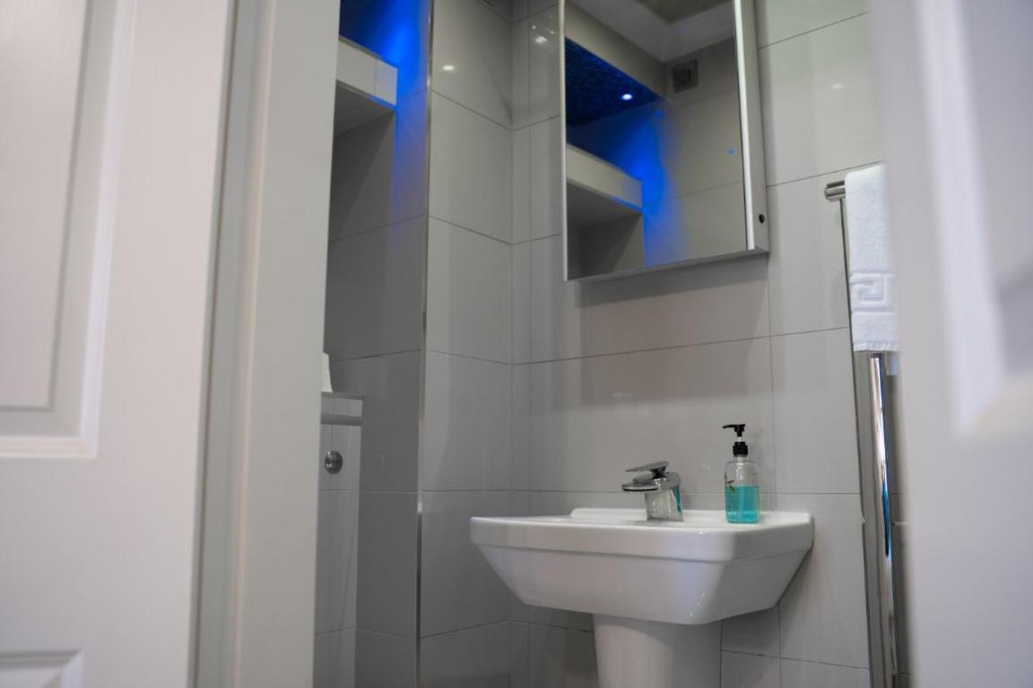 Perfectly Located Central Chester Town House -2Br Екстер'єр фото
