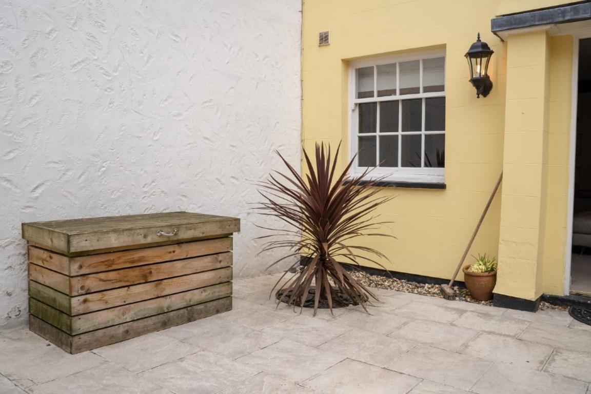 Perfectly Located Central Chester Town House -2Br Екстер'єр фото