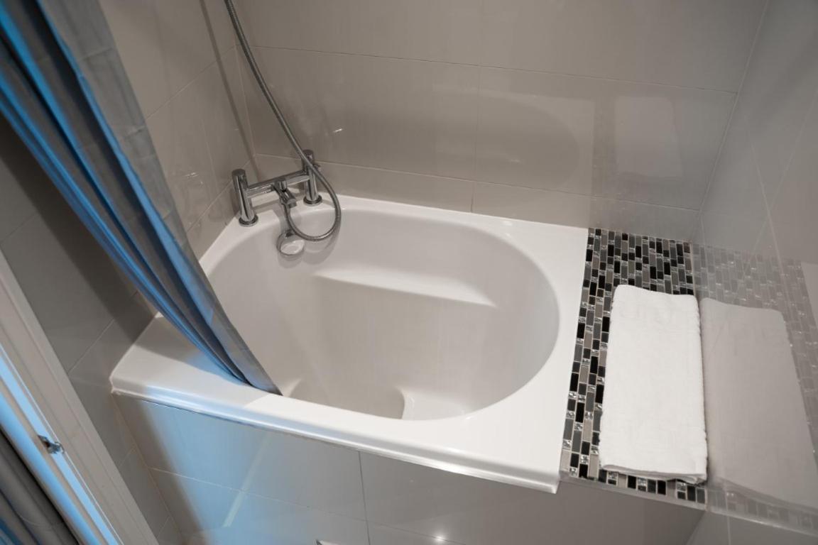 Perfectly Located Central Chester Town House -2Br Екстер'єр фото