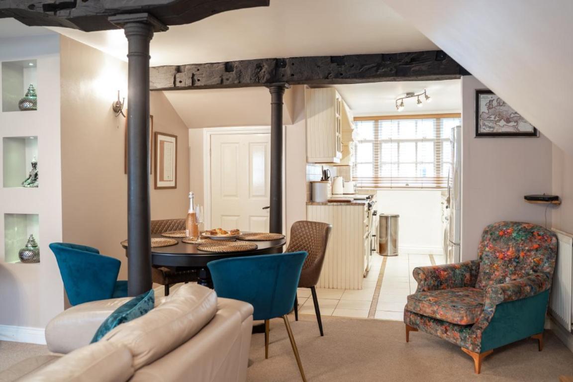 Perfectly Located Central Chester Town House -2Br Екстер'єр фото