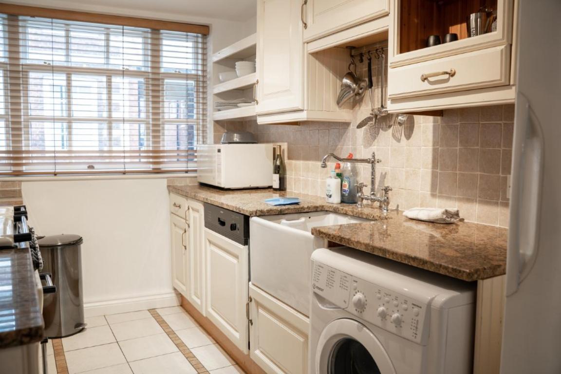 Perfectly Located Central Chester Town House -2Br Екстер'єр фото
